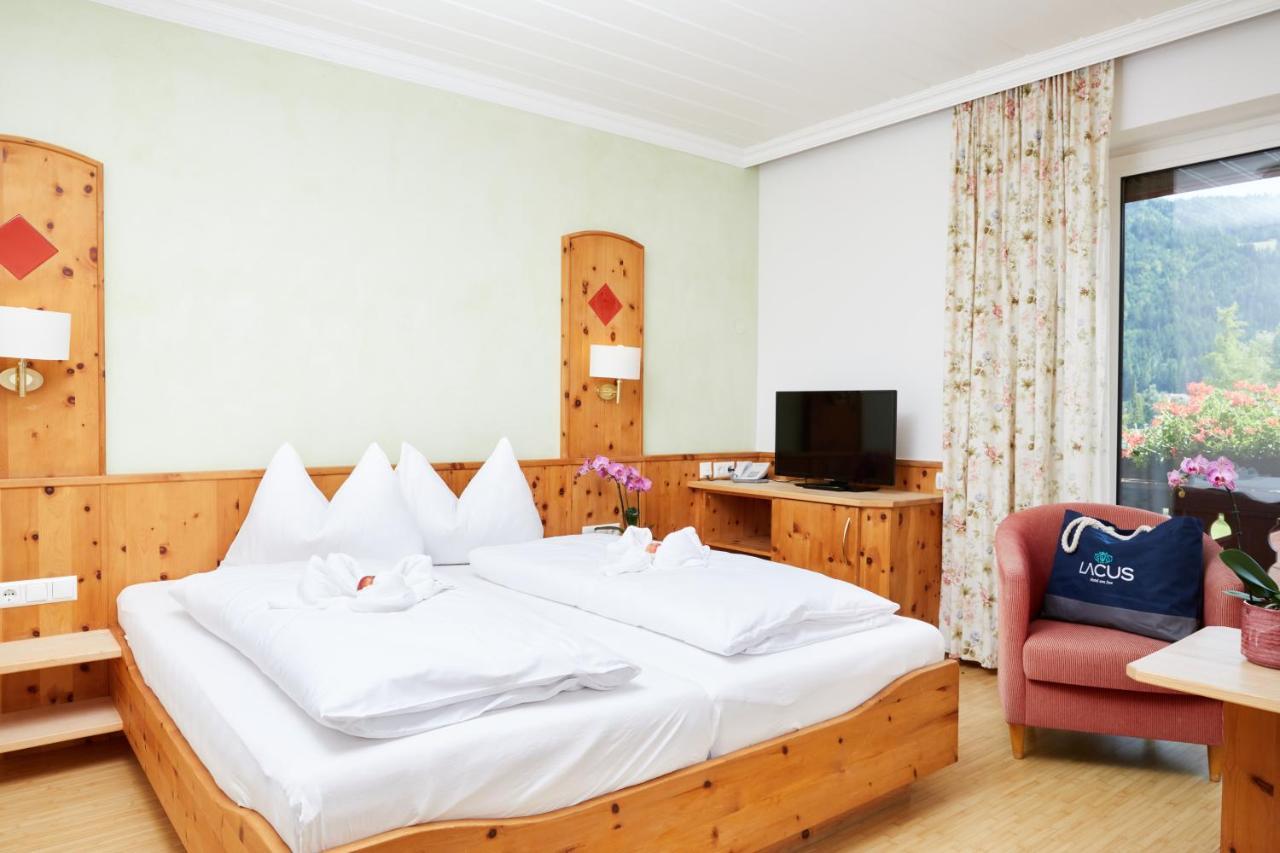 Lacus Hotel Am See Weissensee Room photo