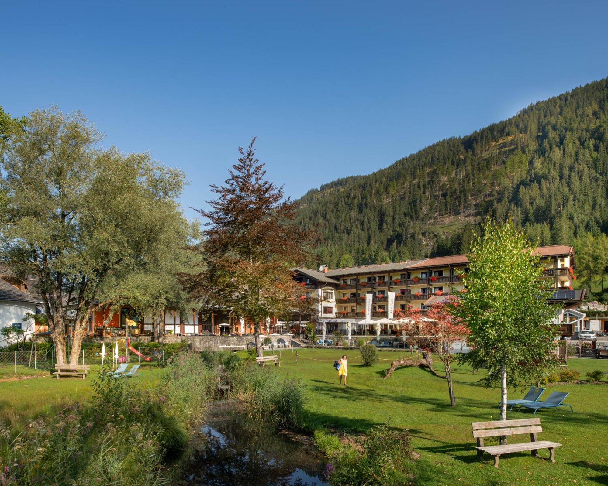 Lacus Hotel Am See Weissensee Exterior photo