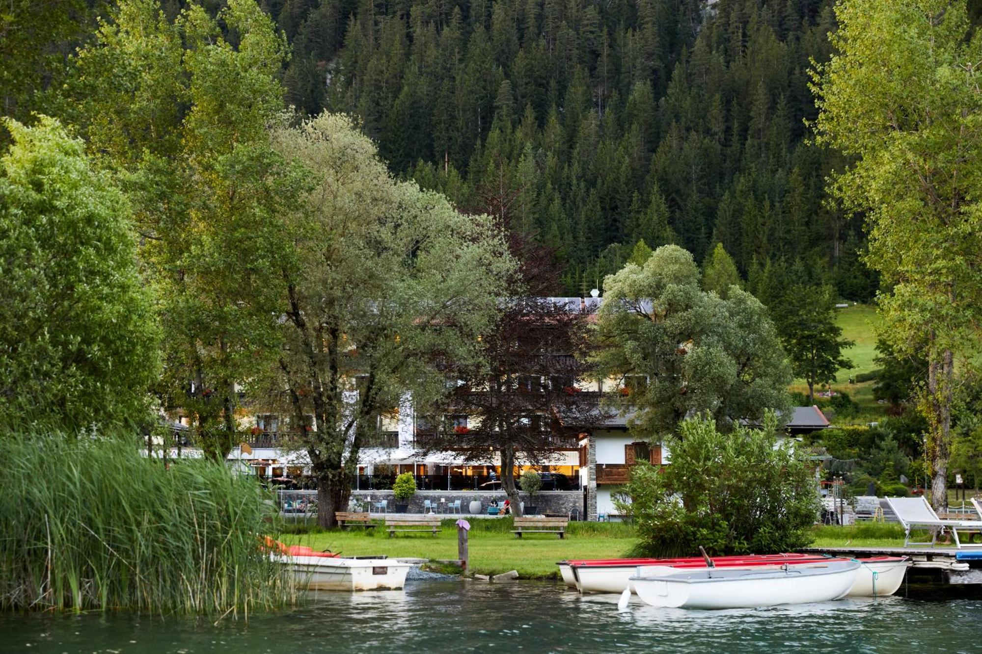 Lacus Hotel Am See Weissensee Exterior photo